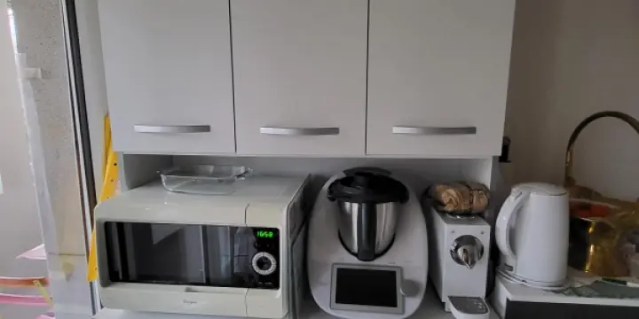 Armoire de cuisine blanche 5 portes, 1 tiroir