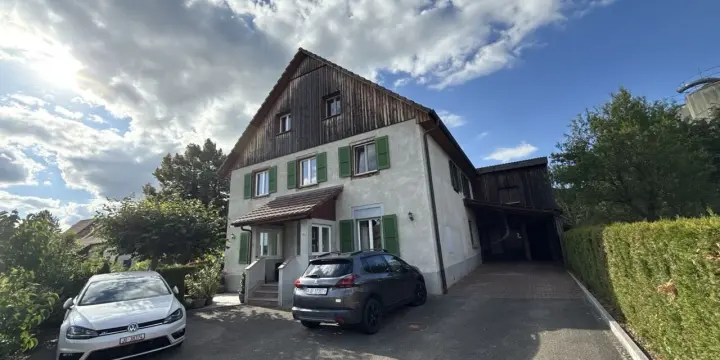 Maison villageoise à vendre comprenant 2 appartements à Charmoille