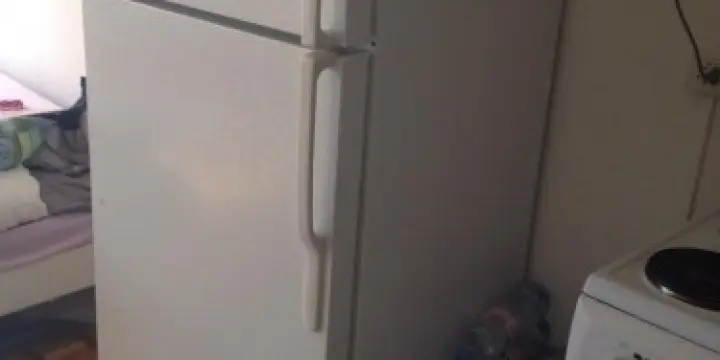 Je vends réfrigérateur urgent.