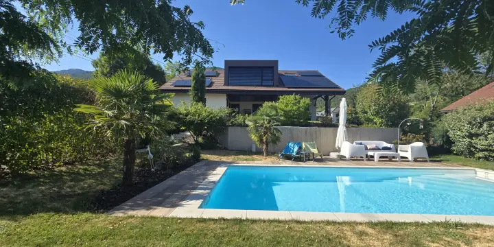 Villa avec piscine et vue à Vesancy (au dessus de Divonne)