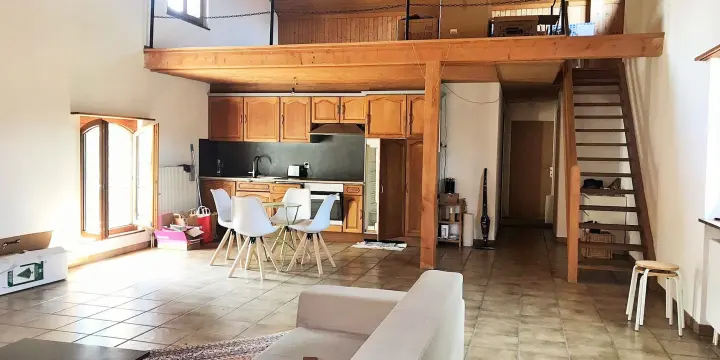 Appartement de 3.5 pièces au 2ème étage à Berlincourt à louer