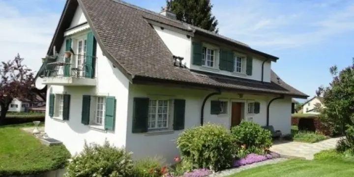 Magnifique propriété composée de 2 appartements sur une très belle parcelle dominante