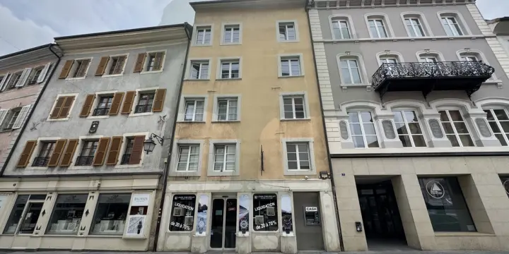 Immeuble de rendement avec 8 appartements & 2 surfaces commerciales