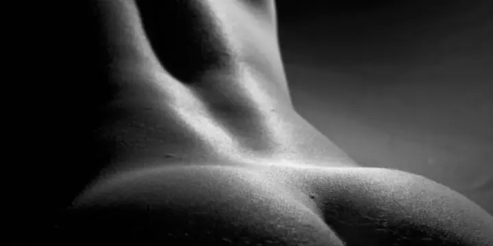 Femme plutôt indépendante avec humour