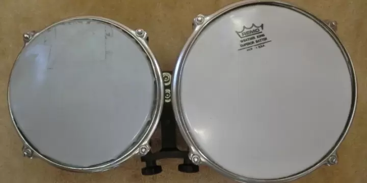 Bongo, bongó, instrument à percussion