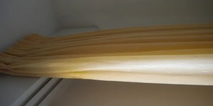 2 beaux rideaux jaunes 