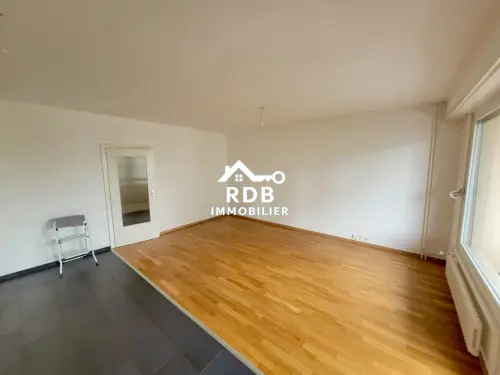 Appartement de 4 pièces au 3ème étage situé à Thônex 1226