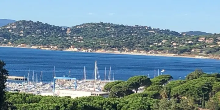 RARE Duplex vue mer Golf Saint-Tropez plage à pied