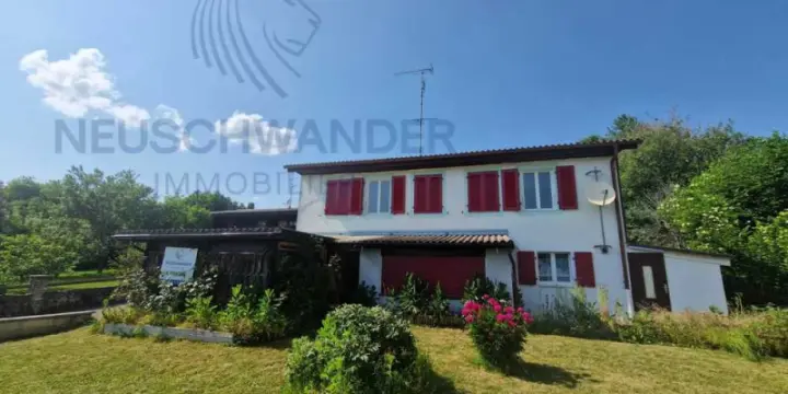Appartement de 4.5 pièces dans une maison locative de deux logements.