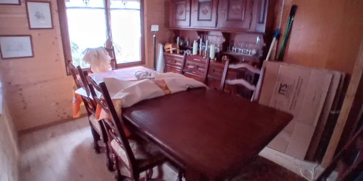 Vend grande table chêne (ancienne),avec six chaises + vaisselier