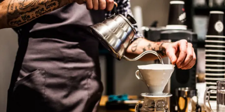 Le barman / le barista