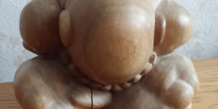 Yogi libérateur ou Bouddha pleureur en bois