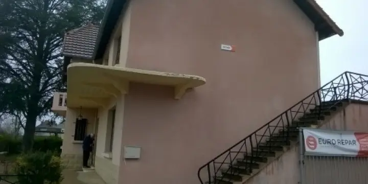 maison au centre du village