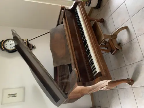 Piano à queue à Delemont