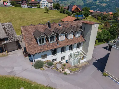 Dachwohnung an Vorzugslage -naturnah und sonnig gelegen à Glarus Nord
