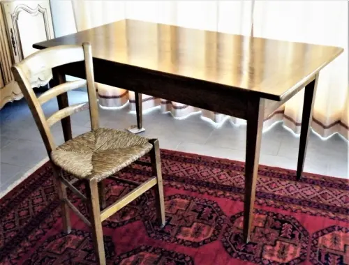 Table et chaisses à Morges