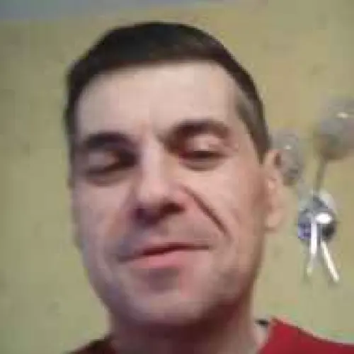 HOMME  SEUL à Vaulx-en-Velin
