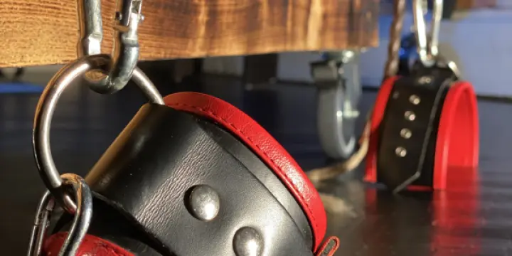 Fetish play room par heure/ Donjon par heure pour couples