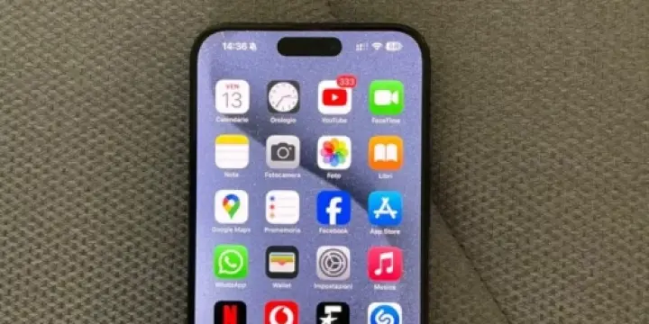 iPhone 15 Pro Max 256 Go reconditionné – État proche du neuf – Facture + boîte