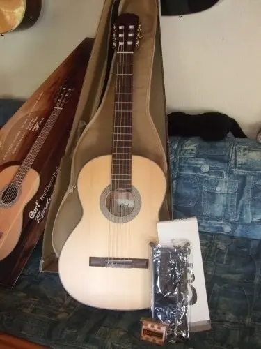 guitare cort à l'état neuve à chaumont