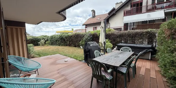 Bel appartement avec jardin et jacuzzi à Bottens