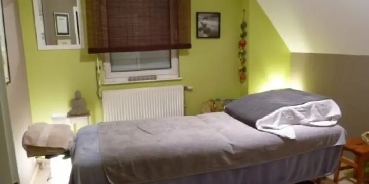 Jolie femme brune sexy 