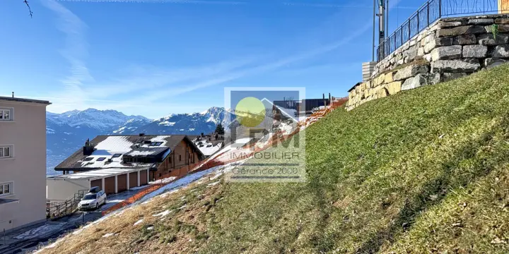 Terrain à vendre de 595 m2 situé à proximité de toutes les commodités
