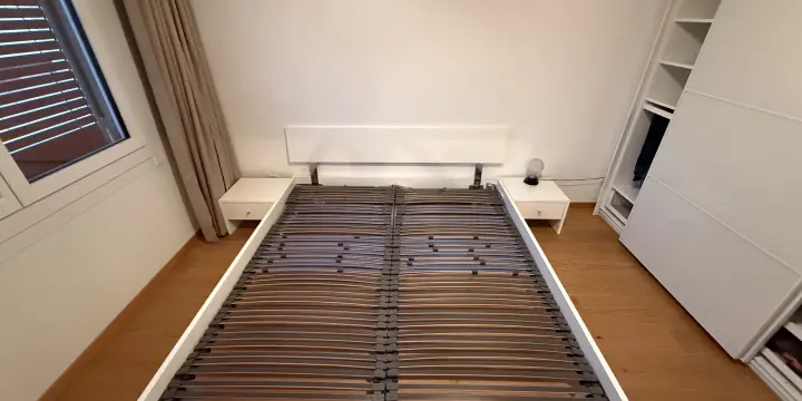 Lit, tables de nuit, matelas