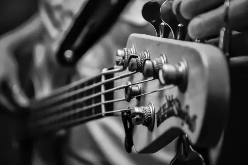 Bassiste cherche groupe rock/metal/heavy... à Broc