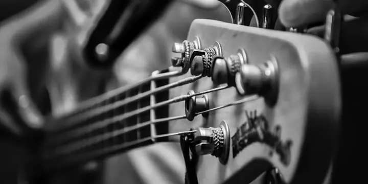 Bassiste cherche groupe rock/metal/heavy...