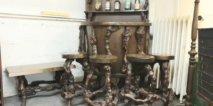 PETIT BAR (idéal carnozet)