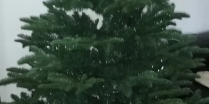 Sapin de Noël synthétique, fait très réel