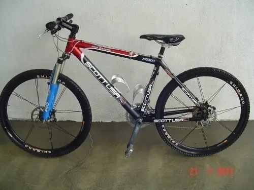 Maginfique VTT Scott Pro Racing gr.45cm à Semsales