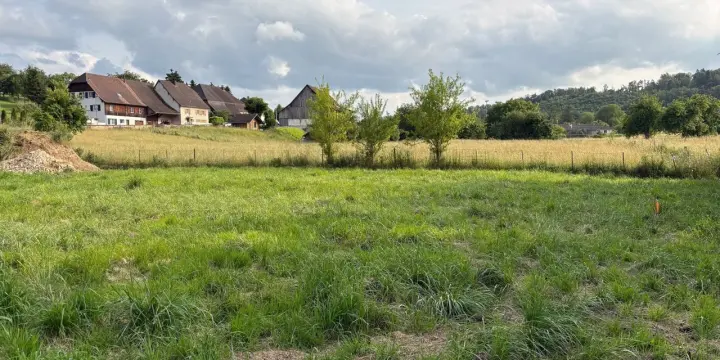 À vendre terrain équipé avec permis de construire à Coeuve
