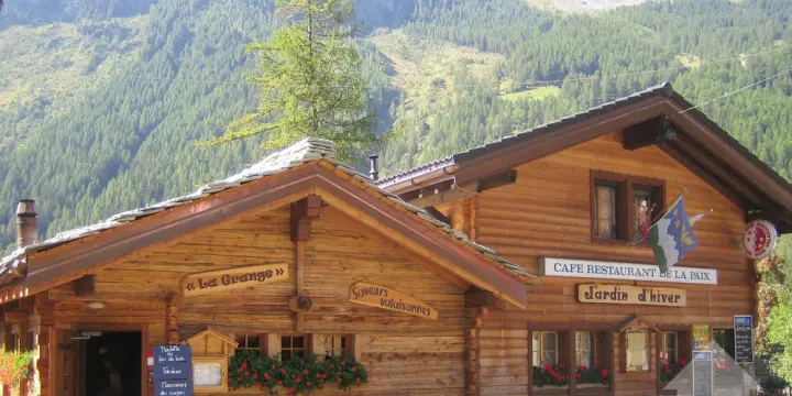 Magnifique Restaurant au centre d'Evolène avec appartement séparé