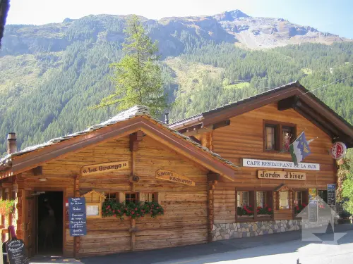 Magnifique Restaurant au centre d'Evolène avec appartement séparé à Evolène