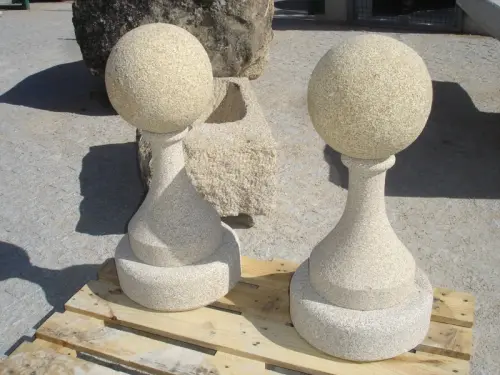 Couverture de pilier,  boule de pierre naturelle à VILAR  FORMOSO
