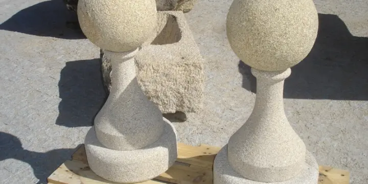 Couverture de pilier,  boule de pierre naturelle