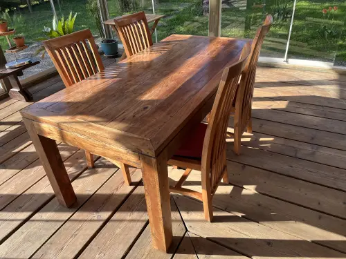 1 table et 4 chaises en tek pour salle à manger ou jardin/ terrasses / véranda à Nyon