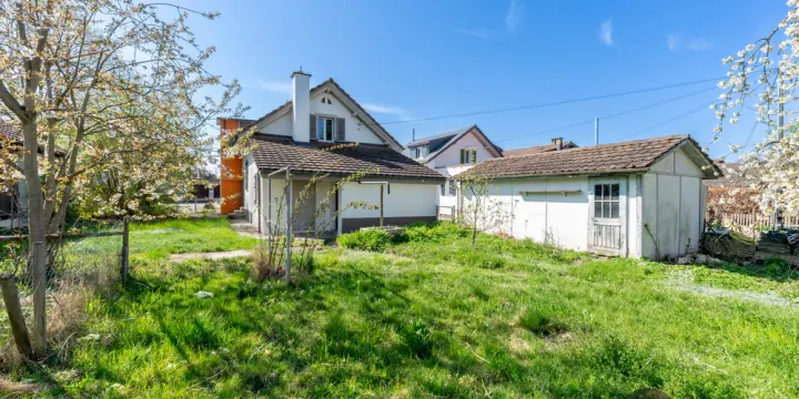 Gut unterhaltenes Einfamilienhaus mit Gartenparadies