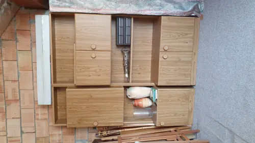 Parois salon ou chambre / armoir, étagères, lit, bar à Bassins