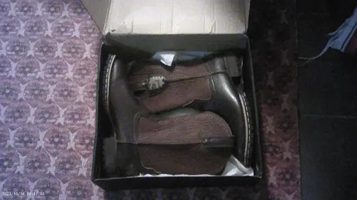 Bottes en cuir véritable de couleur brune à Fribourg, Switzerland