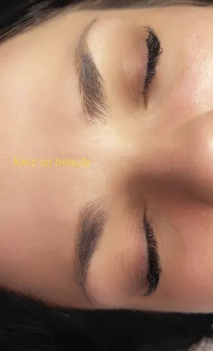cils, ongle, pied à Semsales