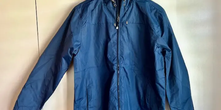 Veste de pluie taille L-XL neuve.