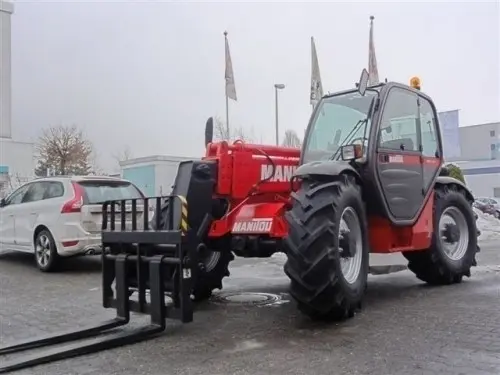 Chargeur télescopique manitou MT 932 à lausanne