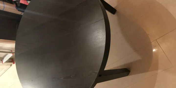 Table ronde avec 6 chaises