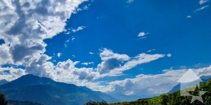 Terrain de 900 m2, possibilité d'avoir 470 m2 supplémentaires