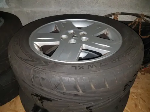 4 Pneus et jantes  Michelin 225/55R17 à Bassins