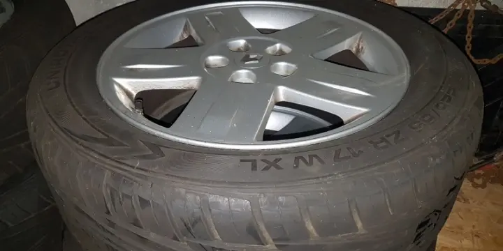 4 Pneus et jantes  Michelin 225/55R17