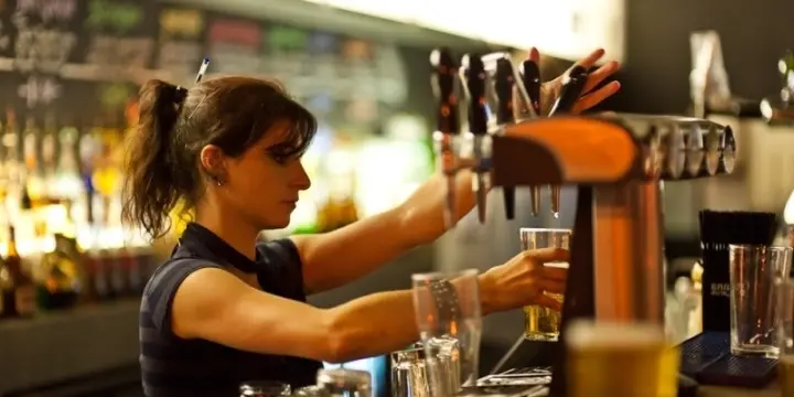 Serveur, barman à Londres
